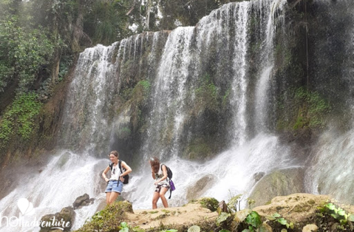 "Nature Tour Nicho-Trinidad in American Classic Car" - "Nature Tour Nicho-Trinidad in American Classic Car"