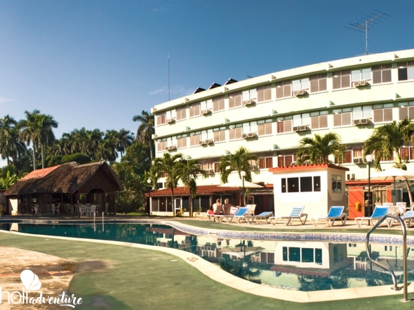 Panoramic hotel & pool view - Hotel Cubanacan Mariposa