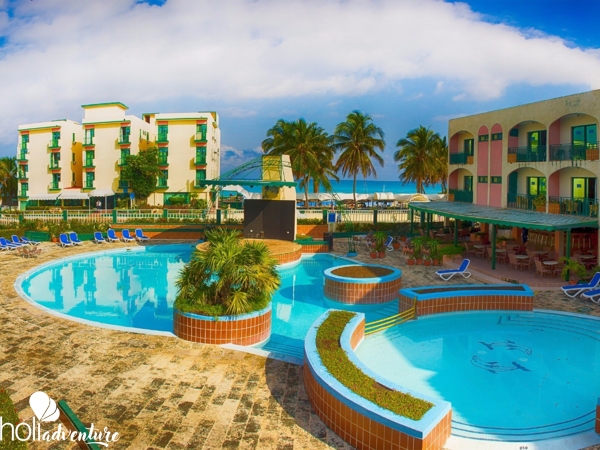 Pool view - Hotel ISLAZUL LOS DELFINES