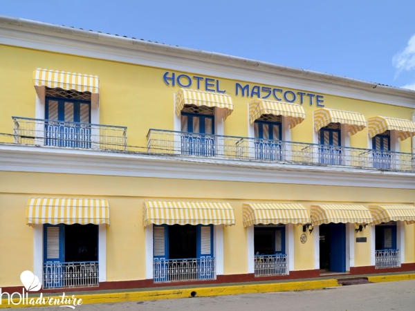 Panoramic hotel entrace view - Encanto Mascotte Hotel
