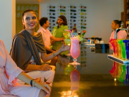 LOBBY BAR