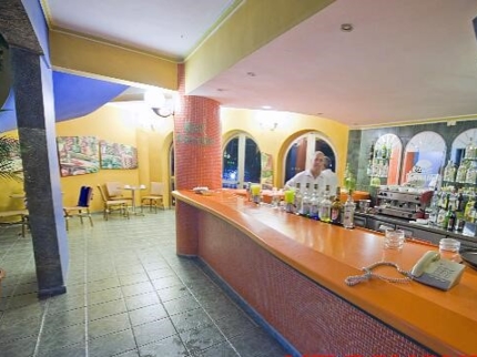 413 Cyber-Cafe Bar