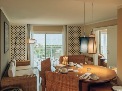SUITE ROOM