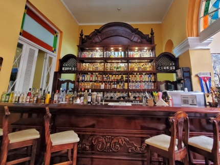 LOBBY BAR