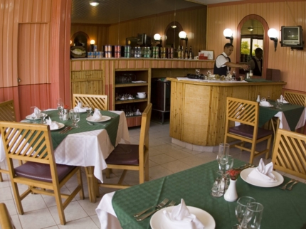 A la carte international restaurant