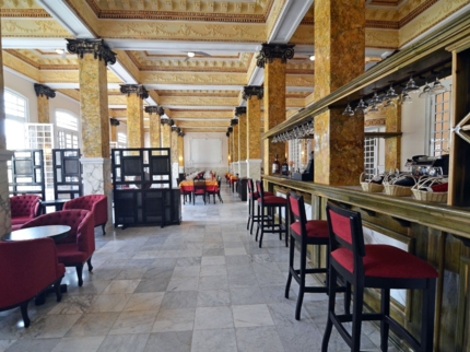 Lobby bar