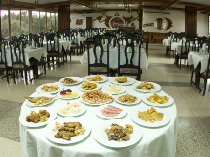 A la carte international restaurant