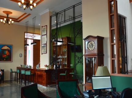 Los Portales Lobby Bar