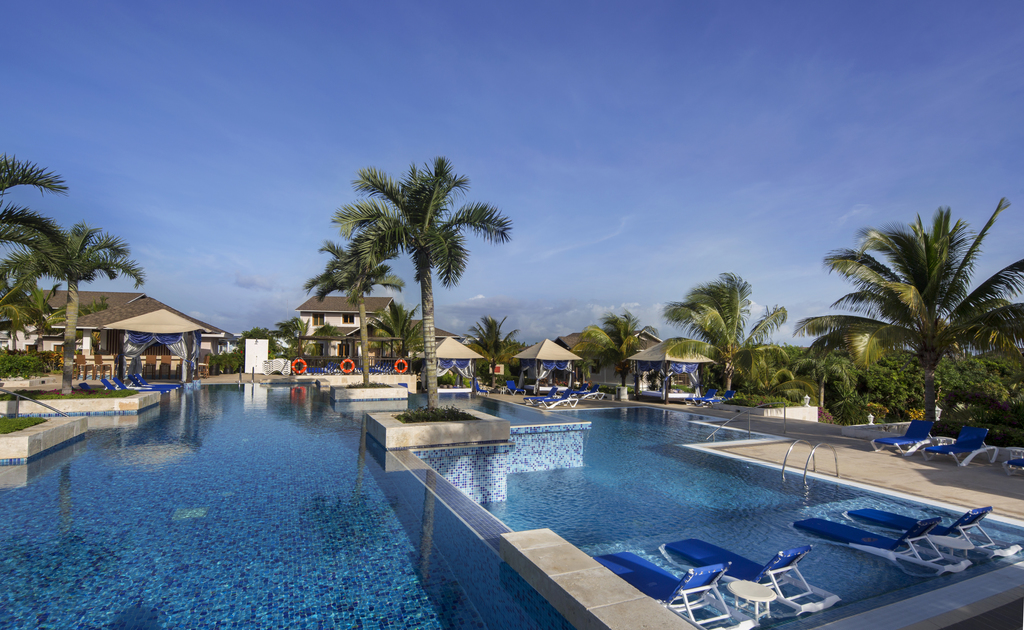 Panoramic pool view